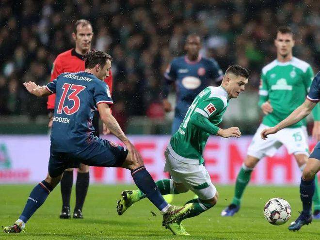 的传闻只会 的传闻只会